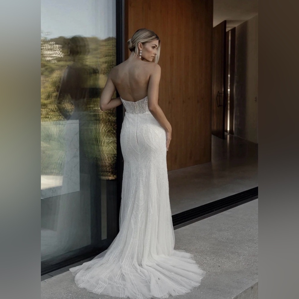 La Premiere Bridal Ines Wedding Gown Size 6 - Picture 2 of 6